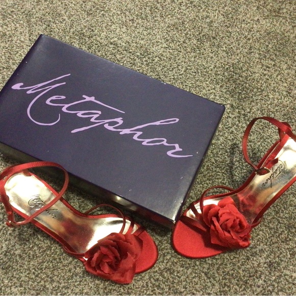 Satin Scarlet high heels for a great night on the town. - Picture 5 of 6